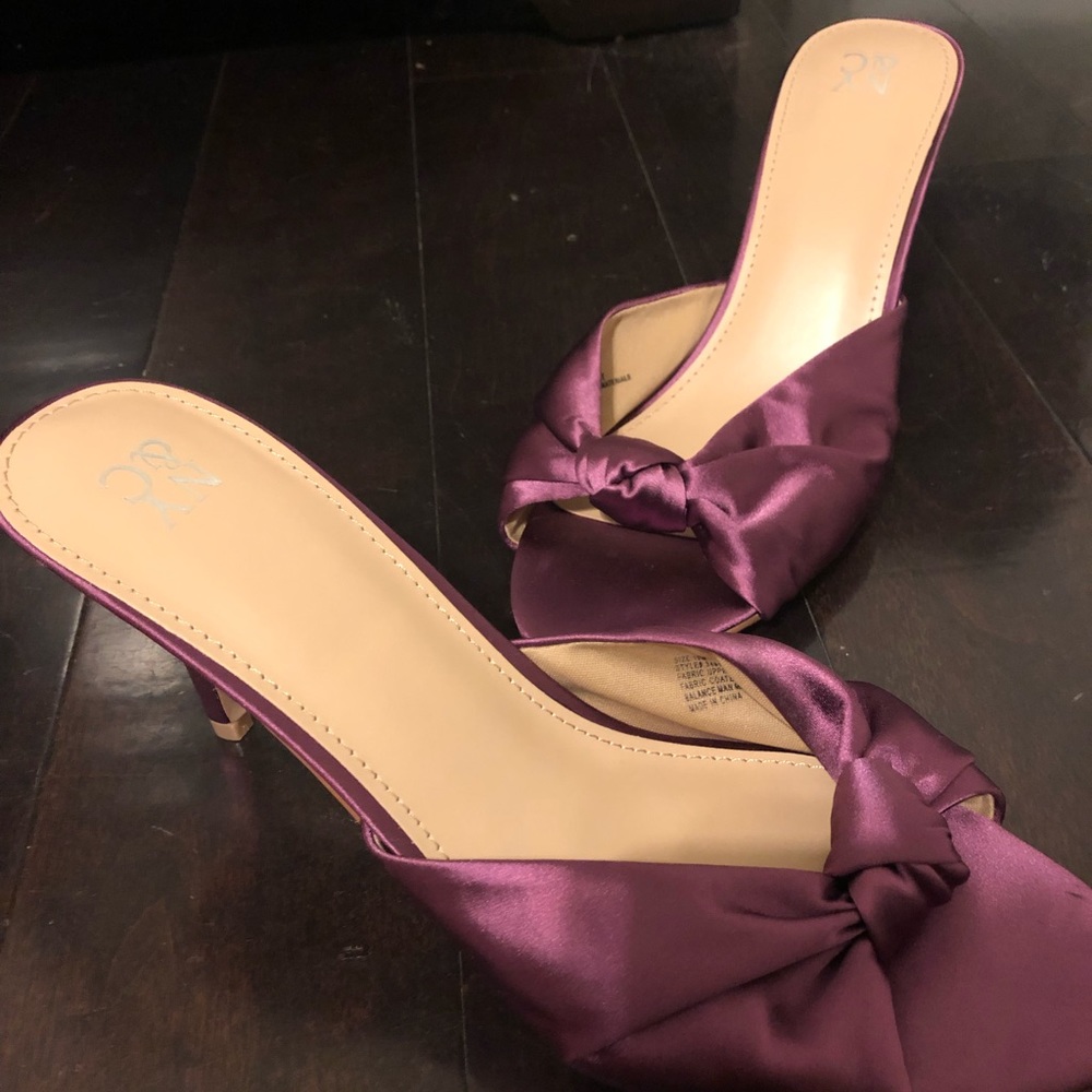 10 M New York and Company Purple satin shoes